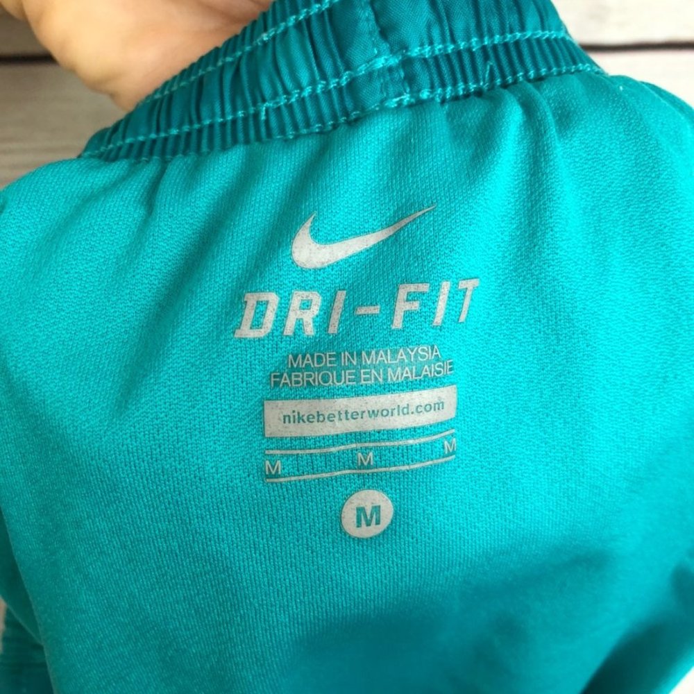 Nike Dri Fit Tempo Shorts Medium - Picture 4 of 5